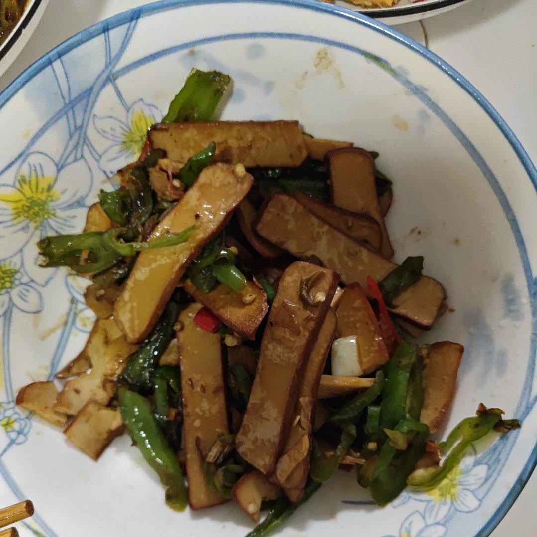 青椒炒鸡蛋干