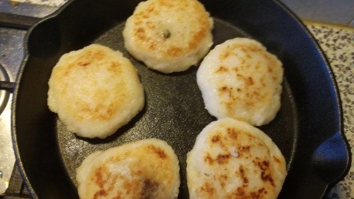 可能是最好吃系列--糯米肉饼