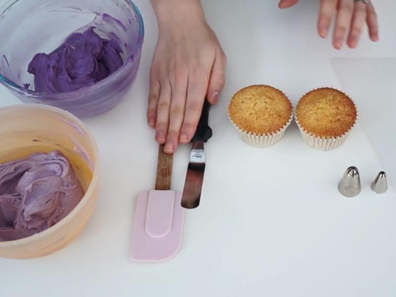 超简单方法制作别样cupcake的小玫瑰花的做法 步骤1