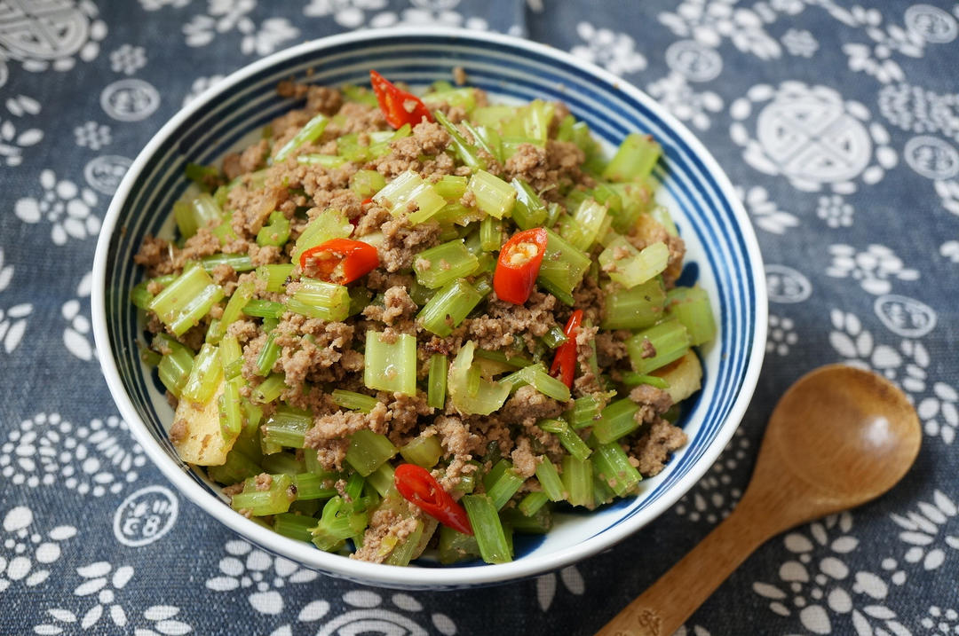 芹菜牛肉末「下饭神器」