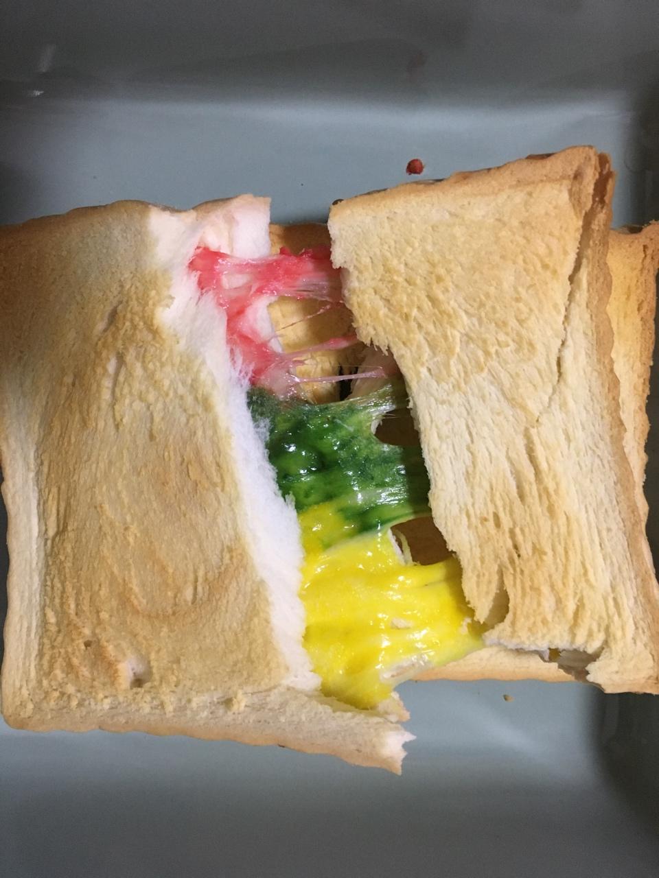 jerry小姐做的超惊艳～彩虹芝士面包