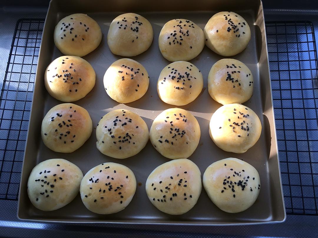 大人小孩都爱不释口的【蜂蜜牛奶小餐包】