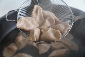 冬至-黑麦香菇鸡胸饺子（约70个）的做法 步骤18