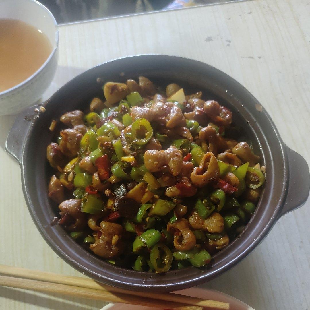 香辣过瘾的爆炒肥肠，这么做巨巨巨下饭！！
