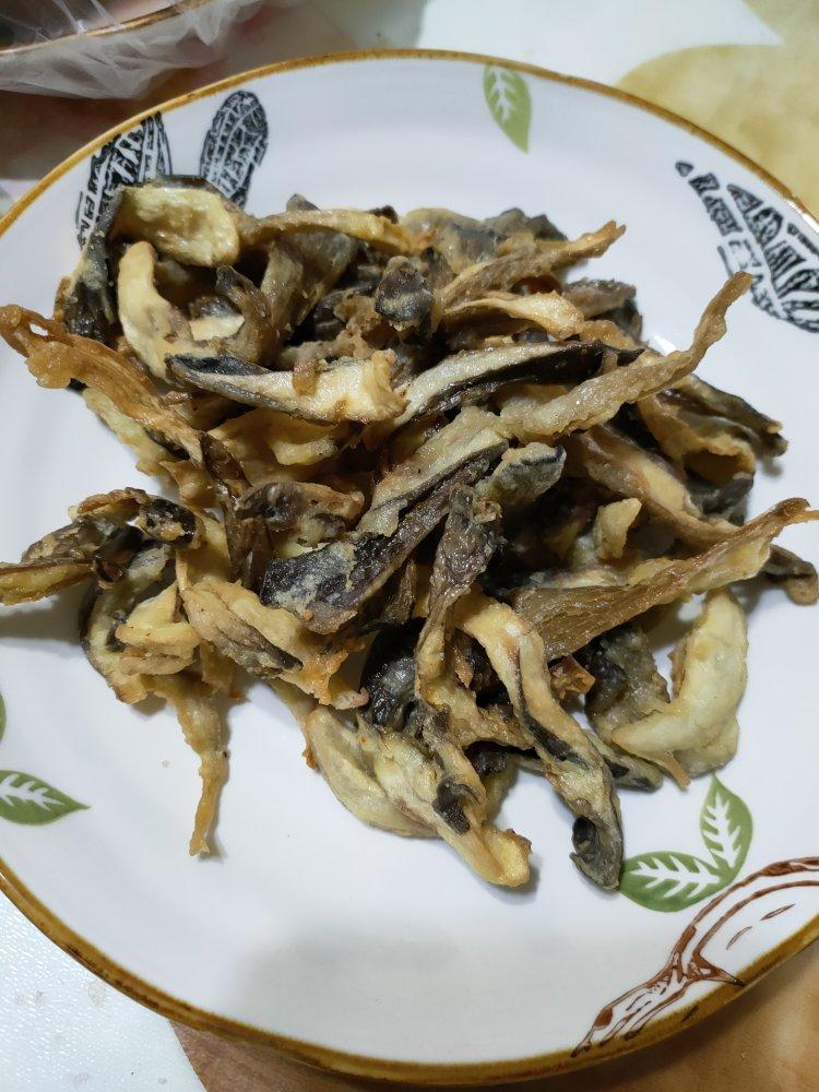 做椒盐蘑菇，直接挂面糊是不对的，大厨教你正确做法，香酥还脆
