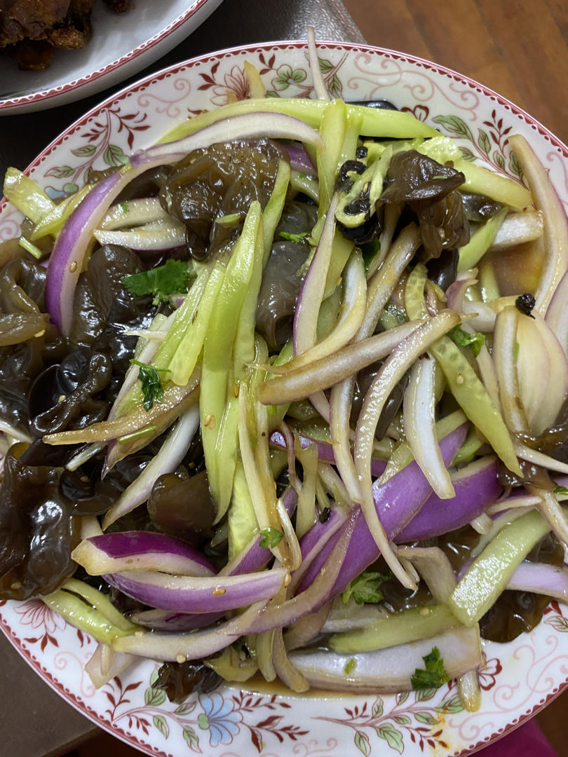 洋葱拌木耳