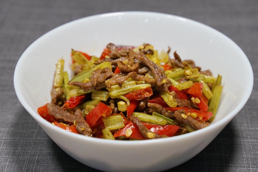 芹菜炒肉
