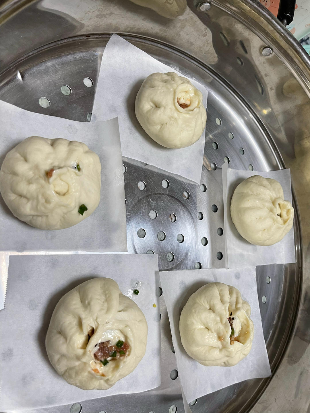 一口吃到很多肉的酱肉包