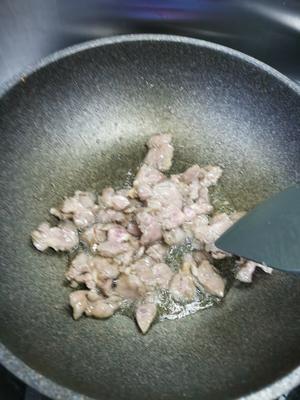 黑胡椒酱炒牛肉口蘑西葫芦的做法 步骤4