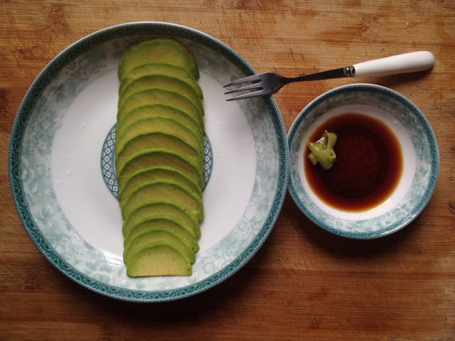 牛油果蘸酱油