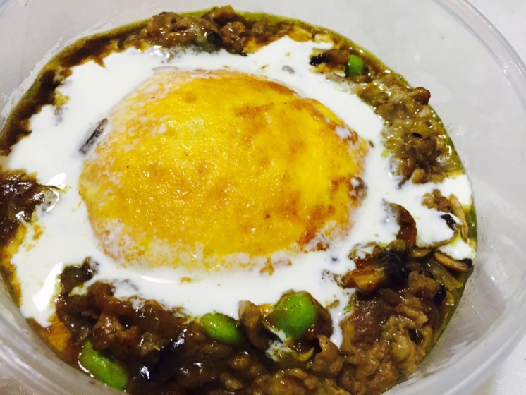 奶香鸡肉咖喱蛋包饭