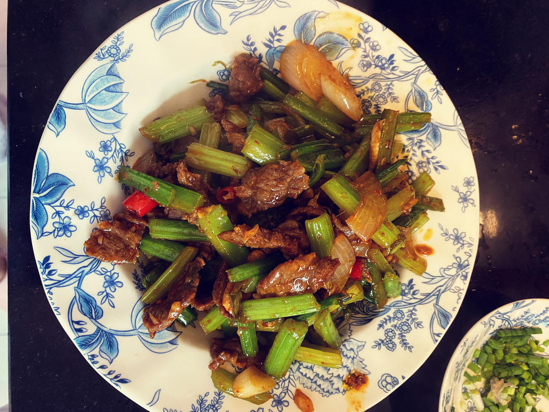 下饭神器又来了，试试这道芹菜炒牛肉！！