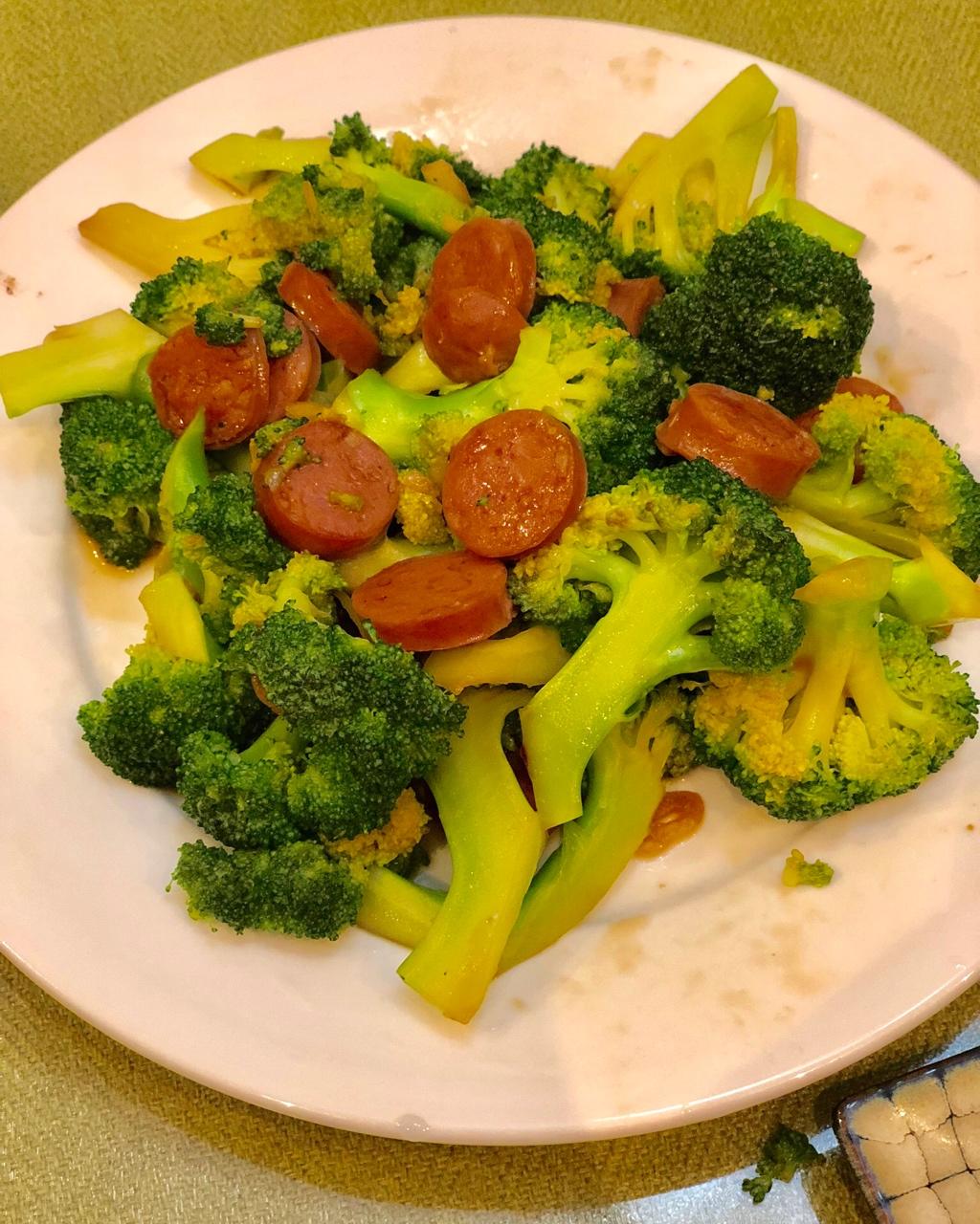 {☀快手晚餐☀}火腿肠滑蛋西兰花