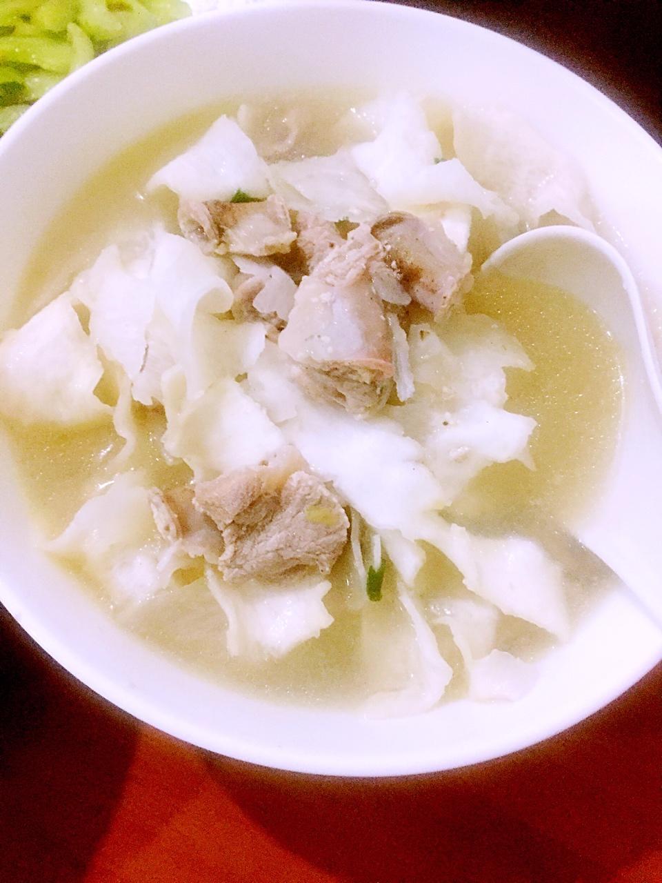 咩仔玛丽哄做的淮山片瘦肉汤