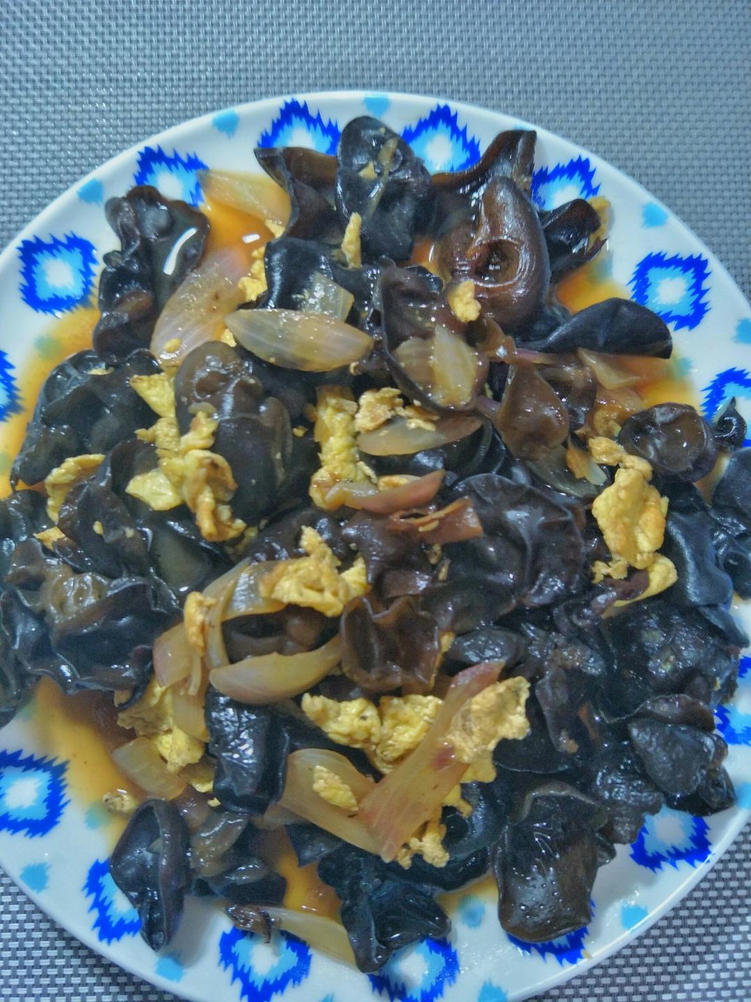木耳炒鸡蛋 Wood ear Mushrooms with Egg