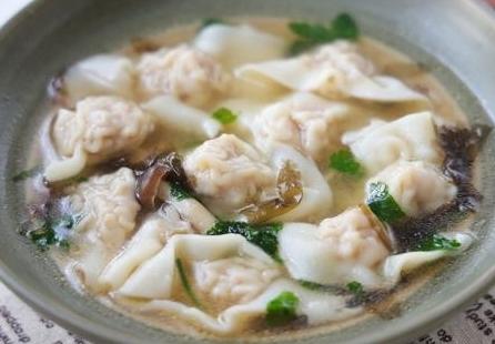 手擀云吞皮及包法