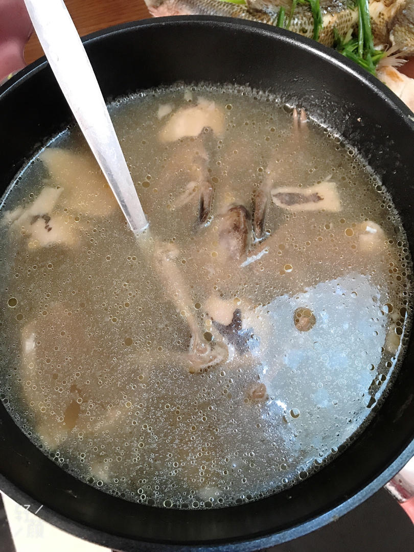 白鸽花胶滋补汤