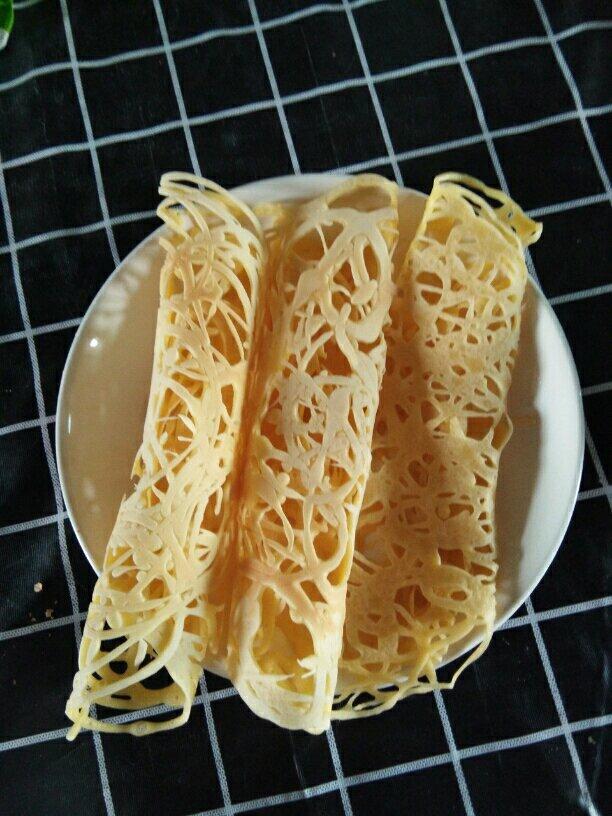 美丽的蕾丝鸡蛋饼