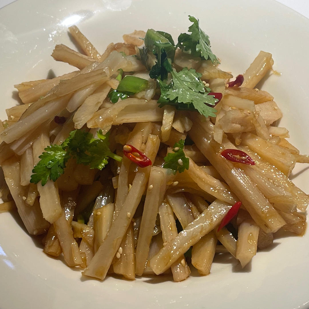 我妈的拿手菜！！炝拌藕丝！酸辣脆爽！