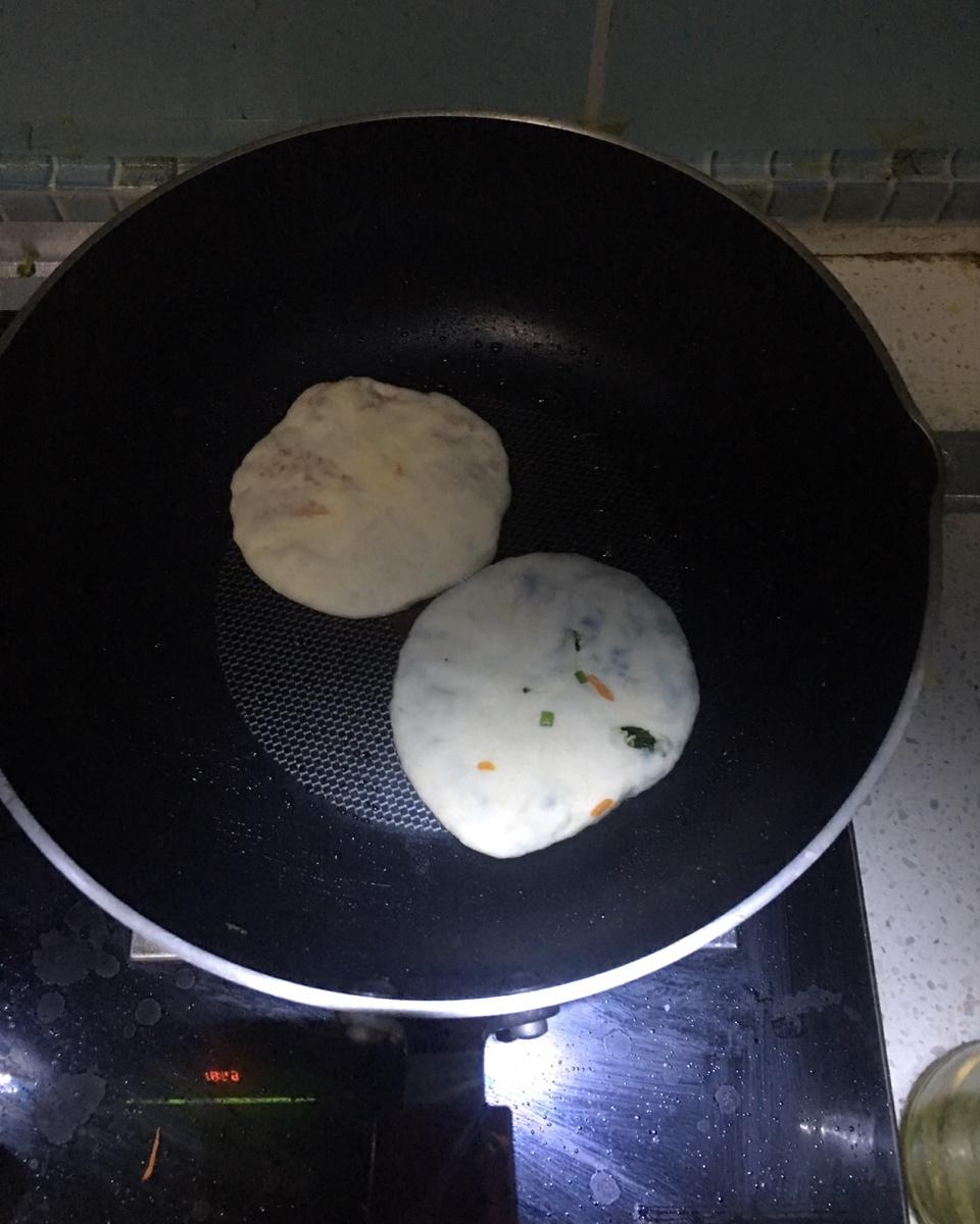 薄皮馅饼的制作方法（鸡蛋菠菜、鸡蛋韭菜馅儿饼）