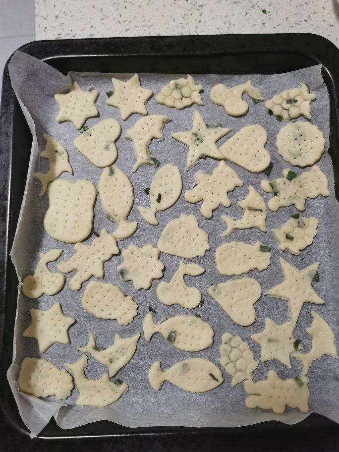 太平苏打饼干的做法（奶香键康饼干、内附脱水香葱制作）