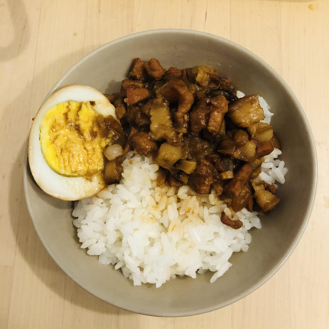 洋葱酥卤肉饭