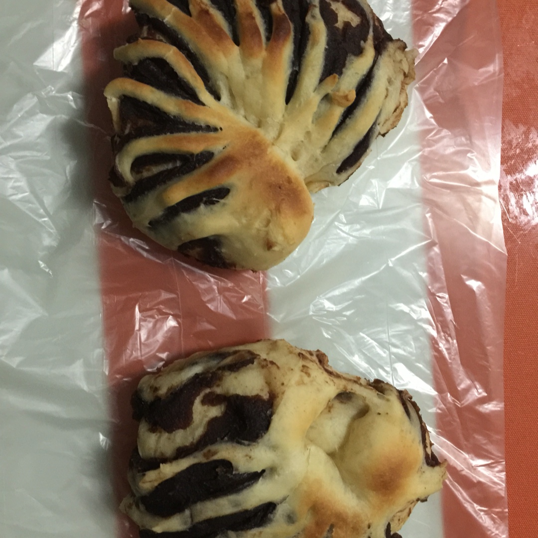 红豆沙面包卷——好吃得不得了#皮黑森林#