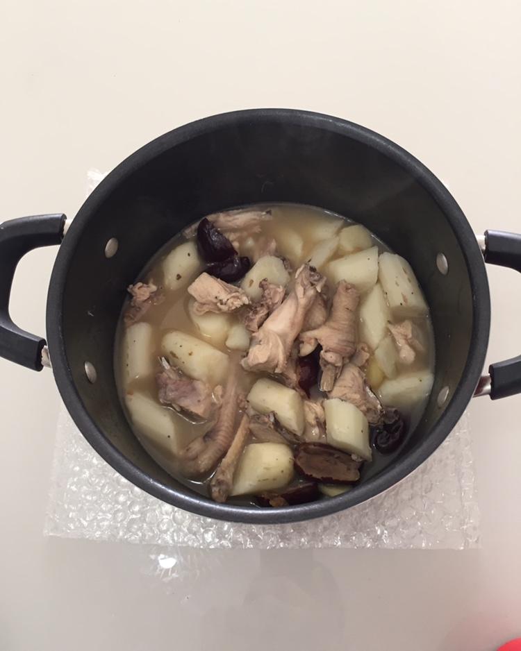 山药炖鸡汤