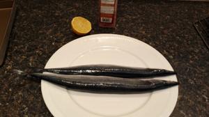 香烤椒盐秋刀鱼的做法 步骤1