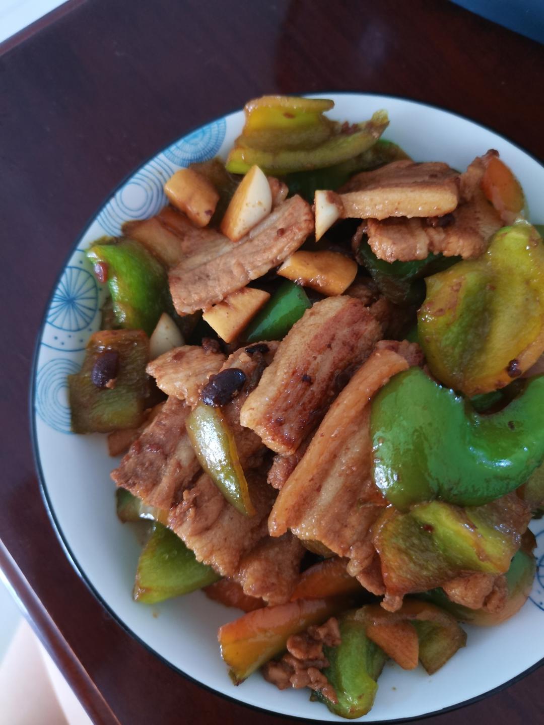 家庭版小炒肉，青椒五花肉，肥而不腻下饭菜，鲜辣香