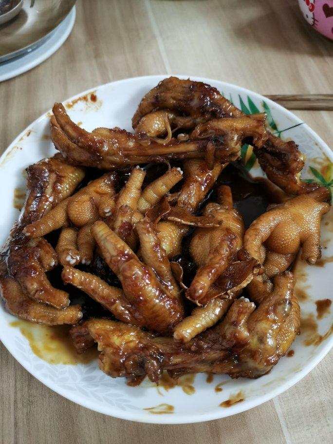 好吃到手指都吃掉的卤鸡爪