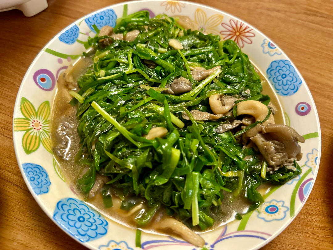 蘑菇炒韭菜