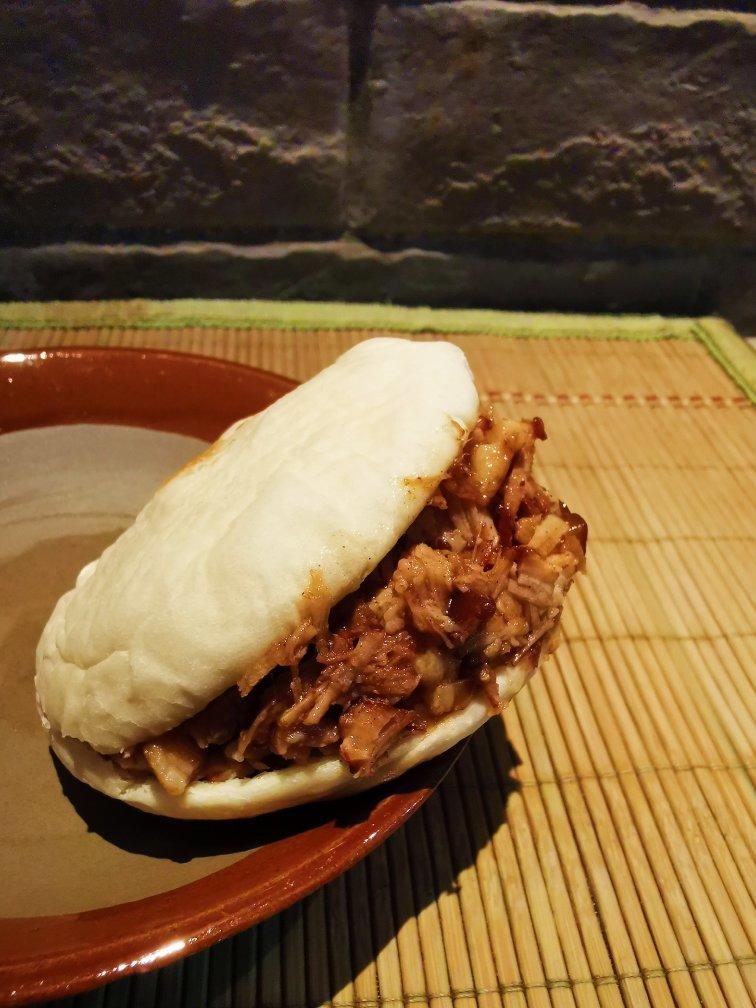 肉夹馍 Rou Jia Mo