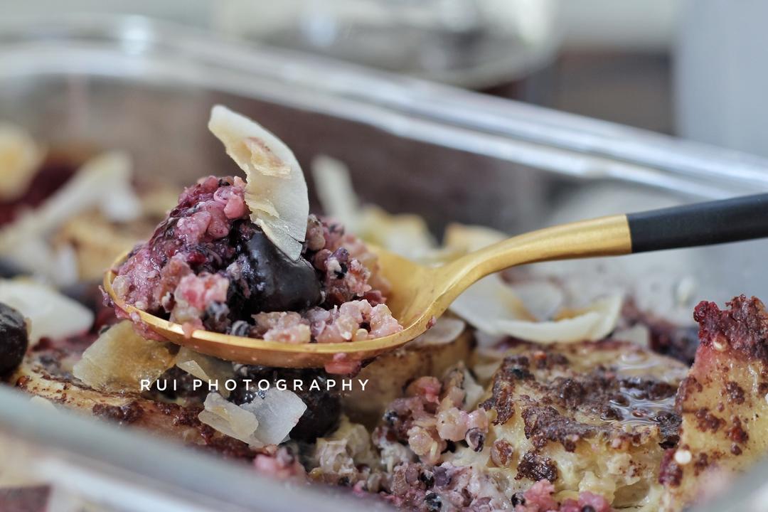 香蕉莓果早餐烤藜麦钢切燕麦