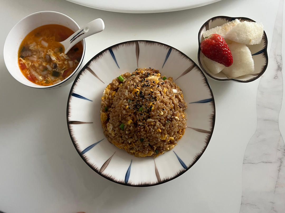 邻居抢着来我家吃土豆香肠炒饭，原来这么香！