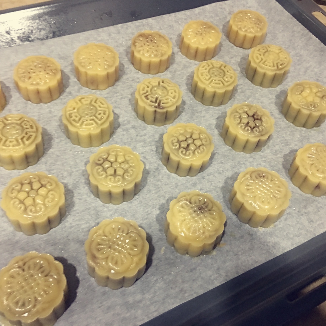 广式月饼——蛋黄莲蓉月饼