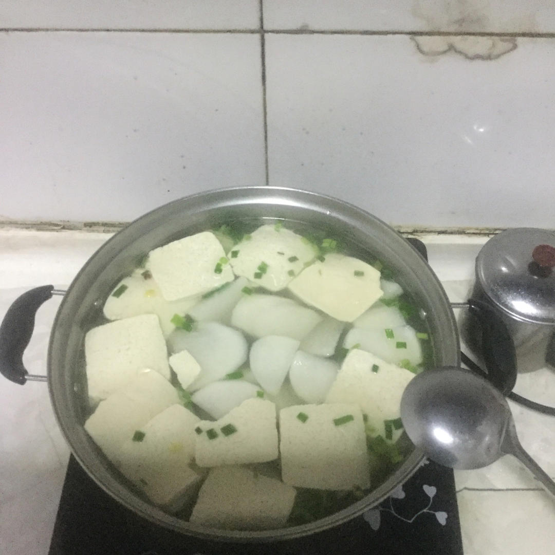 白萝卜豆腐汤