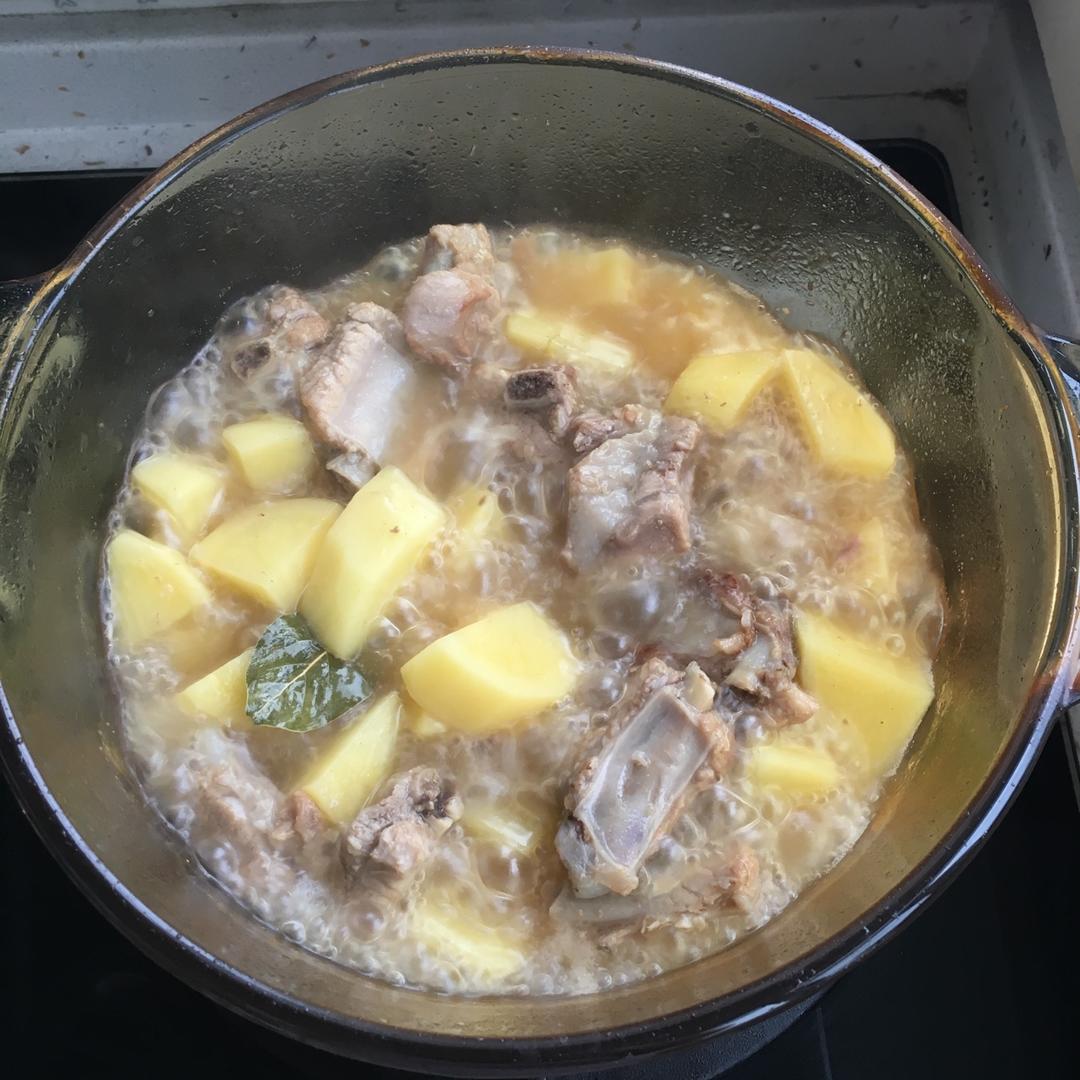 红烧排骨土豆