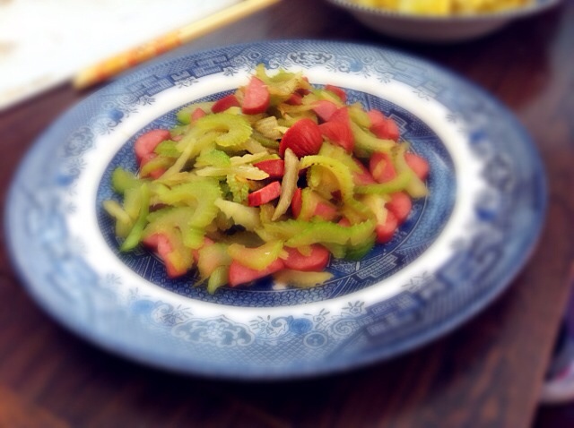 腊肠炒芹菜