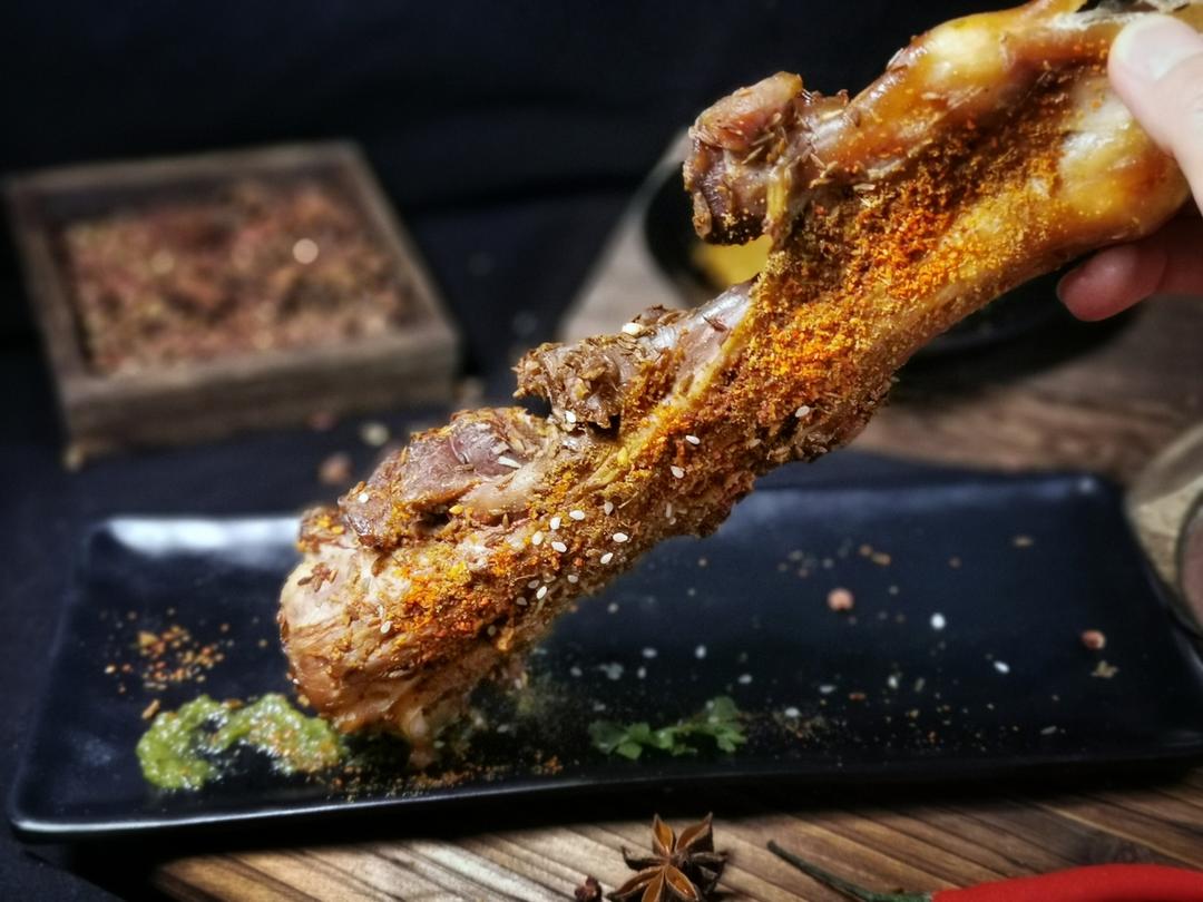 孜然蒜香烤羊腿