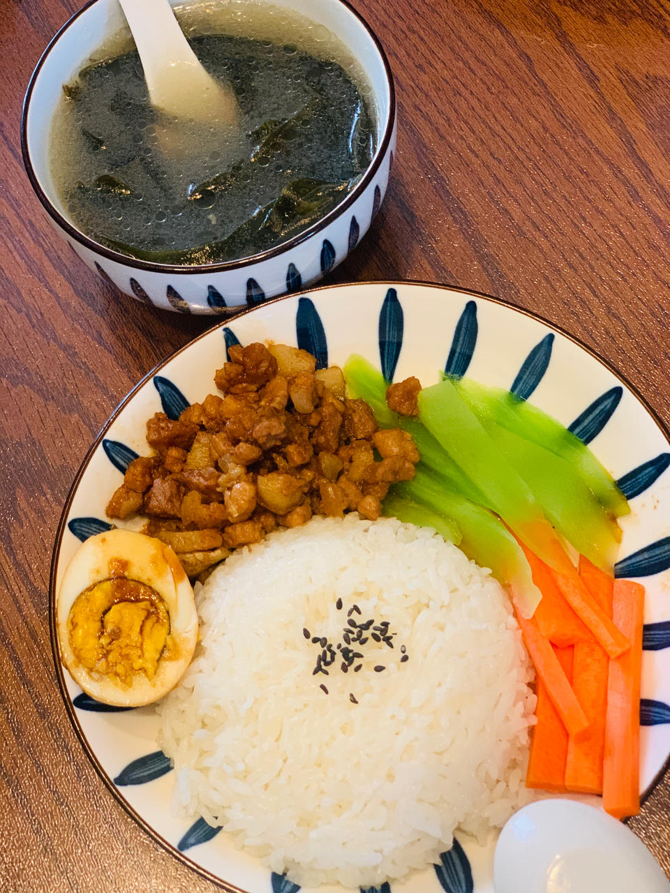 洋葱酥卤肉饭