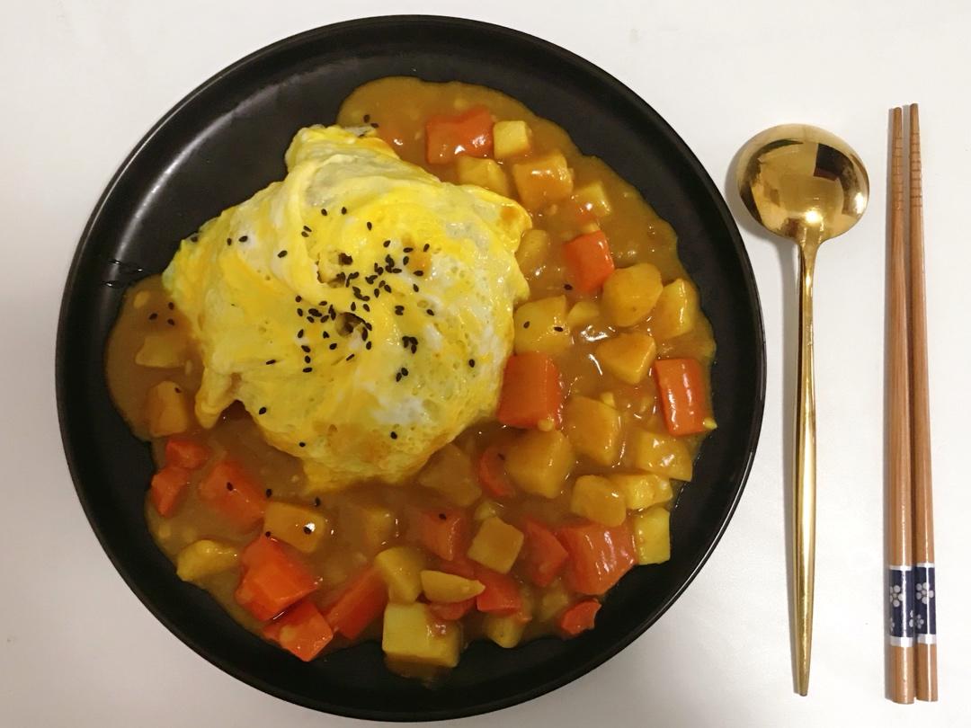裙子咖喱蛋包饭