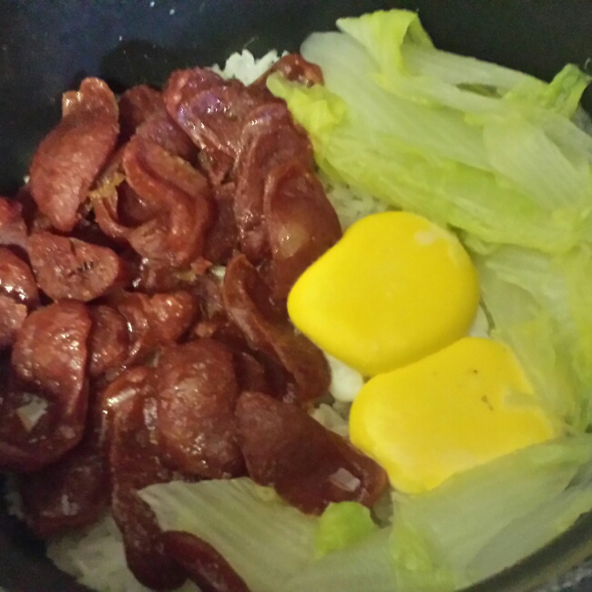 广式腊味煲仔饭