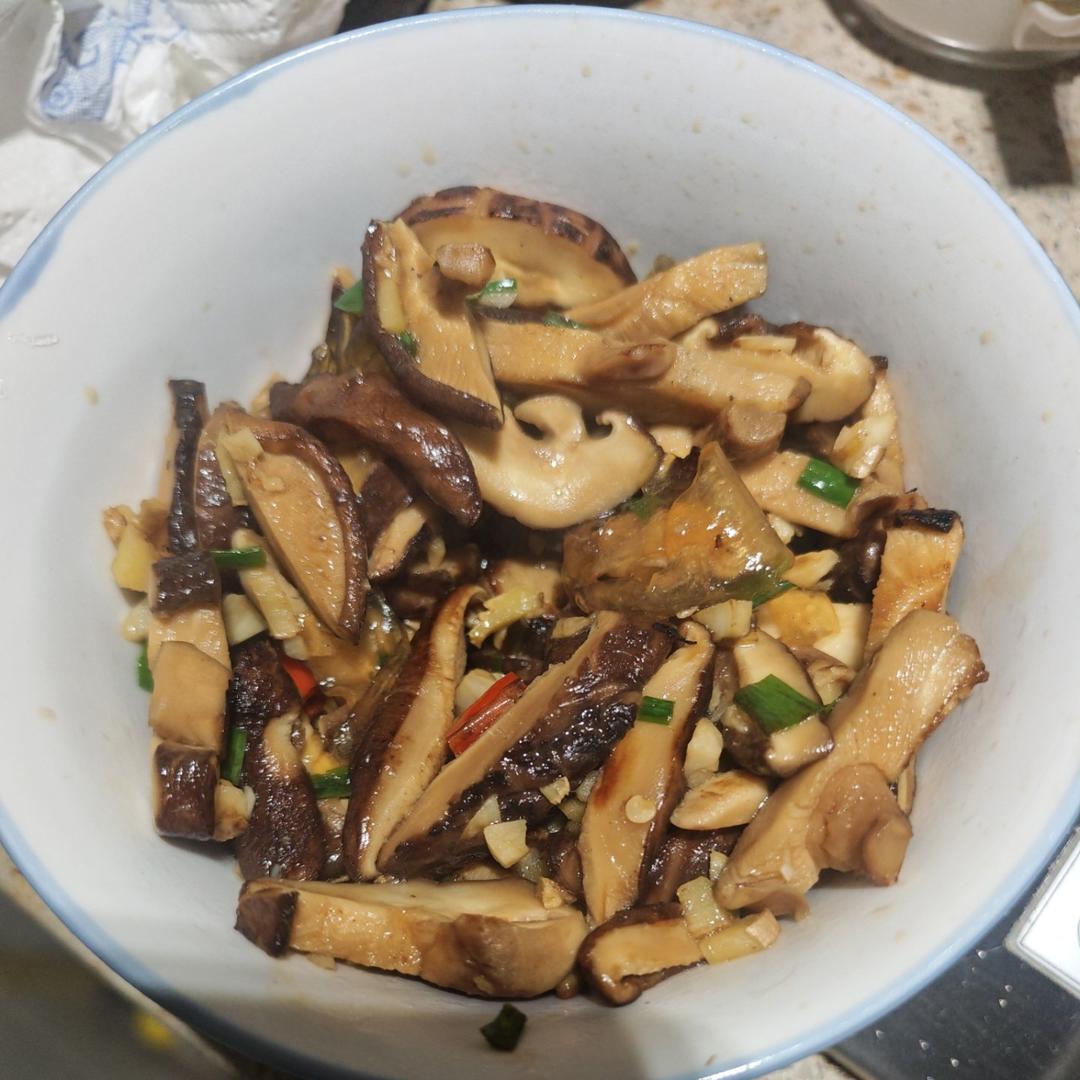 香菇这样炒比肉都好吃😋素炒香菇