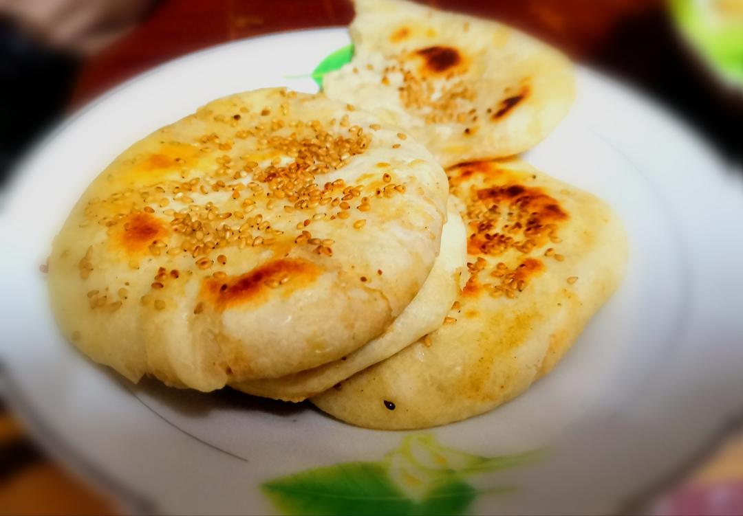 早餐店芝麻椒盐酥饼 外酥里软层次分明 一口咬下去直掉渣 附细节视频详解