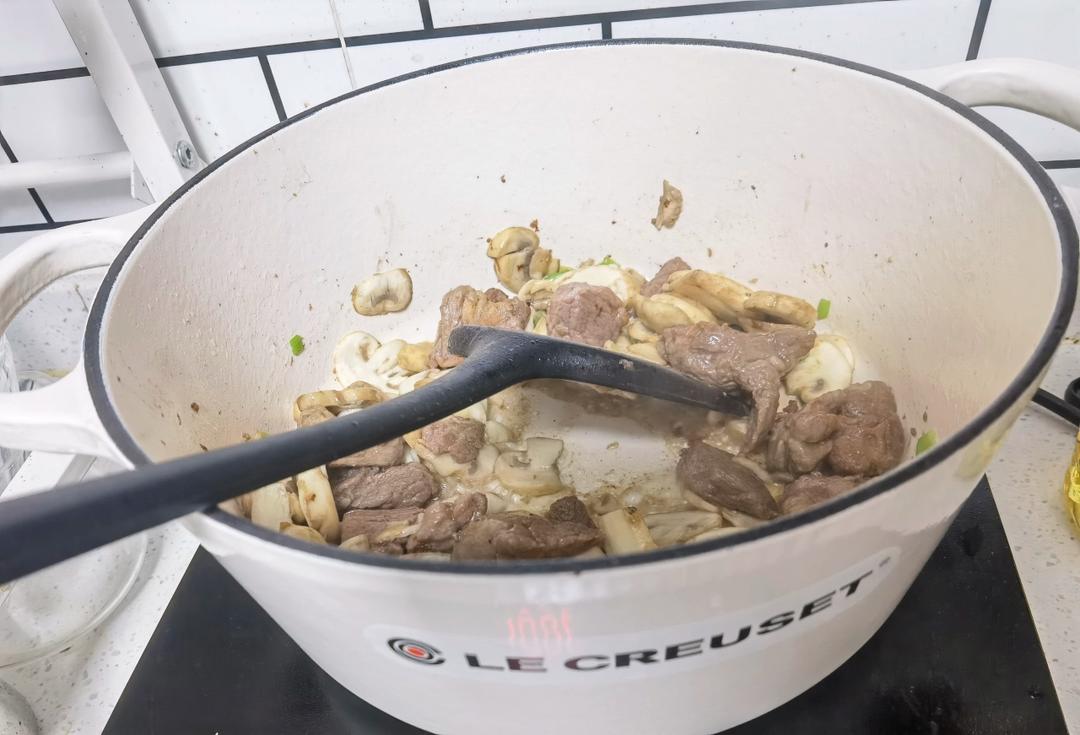 蒜香口菇牛肉粒