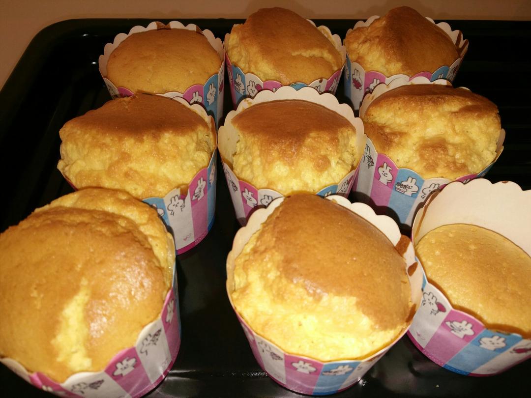 软绵绵戚风纸杯蛋糕