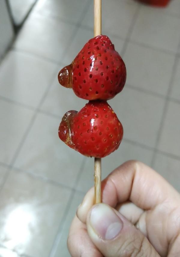 草莓冰糖葫芦儿