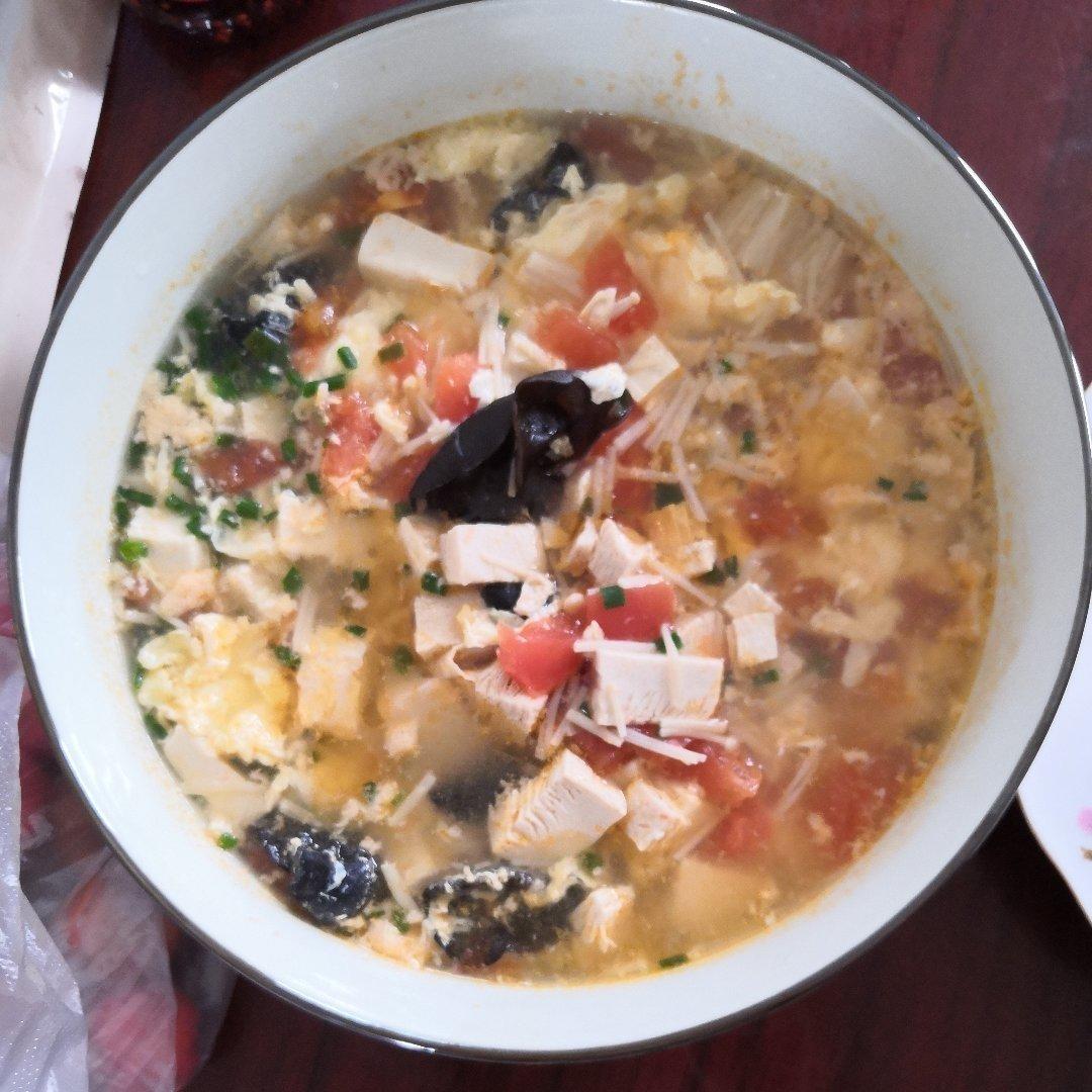 【瘦身又美味】西红柿金针菇豆腐汤