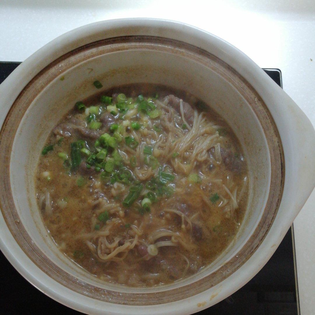 金针菇肥牛煲